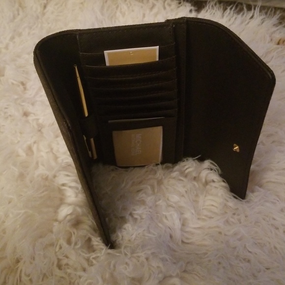 Michael Kors Wallet - Picture 3 of 3